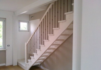 Scale interne in legno. produzione scale. scale a giorno. scale su ... Scale per interni in legno