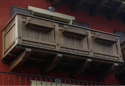 Balconi, poggioli, parapetti, ringhiere, stecche in legno su misura
