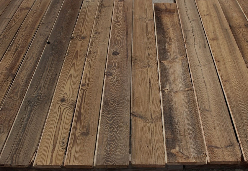 http://www.illegnobormio.it/media/allegati/00/829/ci/images/legno-vecchio-bruciato-dal-sole-recupero-antichi-rivestimenti-t-900x600-4.png